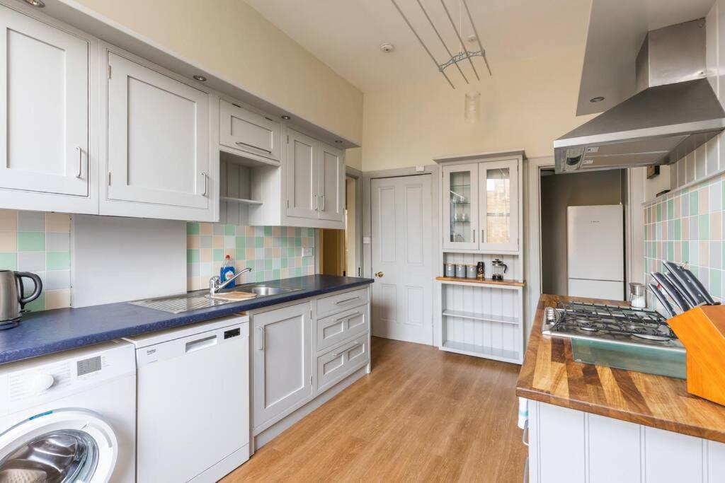 Stunning 3 Bedroom Flat In Bruntsfield エディンバラ エクステリア 写真