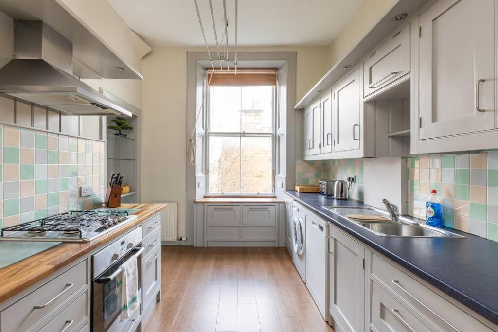 Stunning 3 Bedroom Flat In Bruntsfield エディンバラ エクステリア 写真