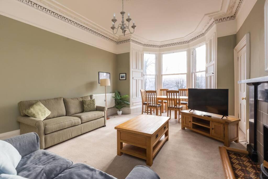 Stunning 3 Bedroom Flat In Bruntsfield エディンバラ エクステリア 写真