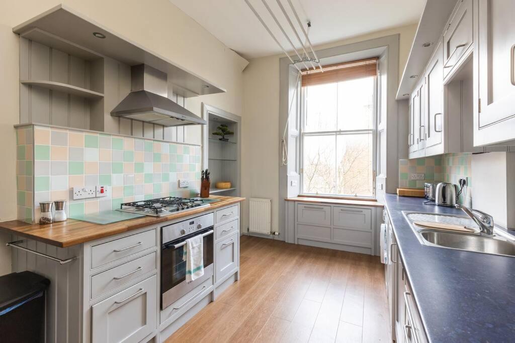 Stunning 3 Bedroom Flat In Bruntsfield エディンバラ エクステリア 写真