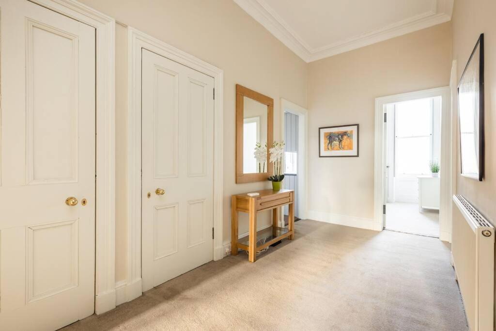 Stunning 3 Bedroom Flat In Bruntsfield エディンバラ エクステリア 写真